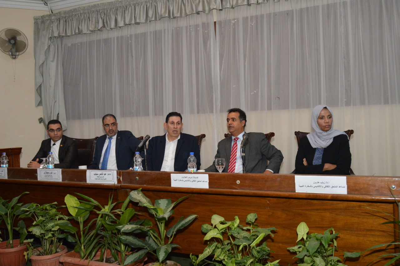 نائب رئيس جامعة عين شمس في لقاء مع الطلاب الليبيين الوافدين