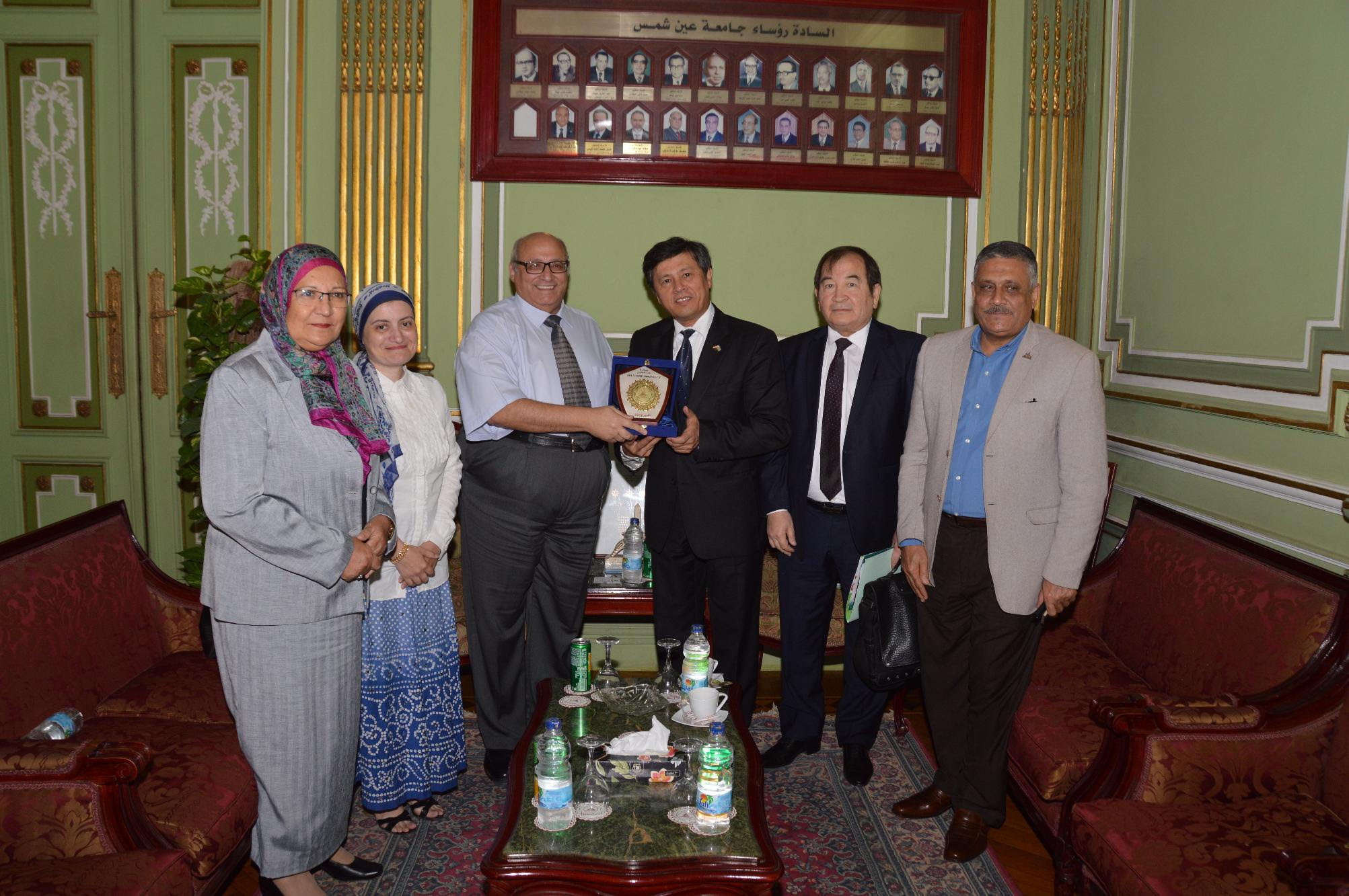 سفير اوزباكستان في زيارة لجامعة عين شمس