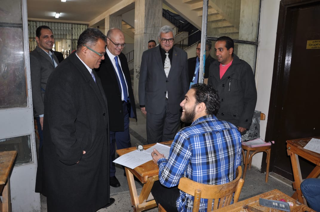 Prof. Dr. Abdul Fattah Saud inspects the examination at the Faculty of Commerce