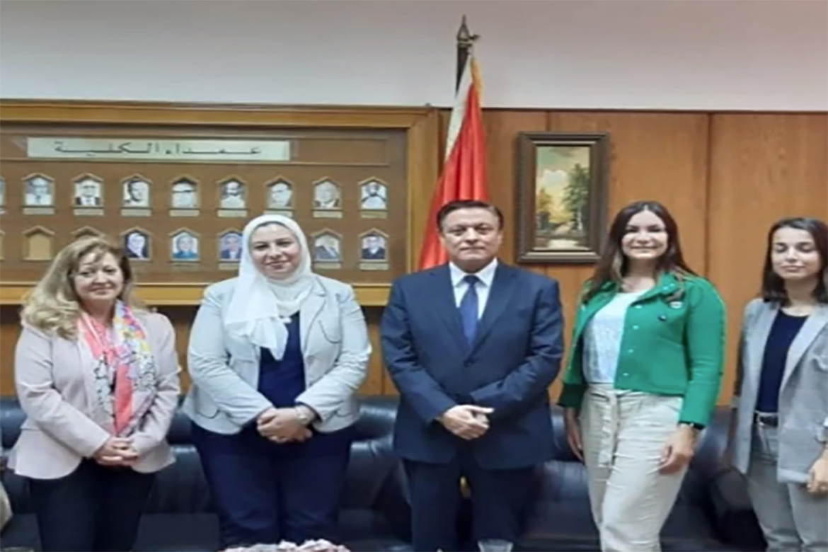 Dean of the Faculty of Al-Alsun receives the Portuguese Ambassador in Cairo