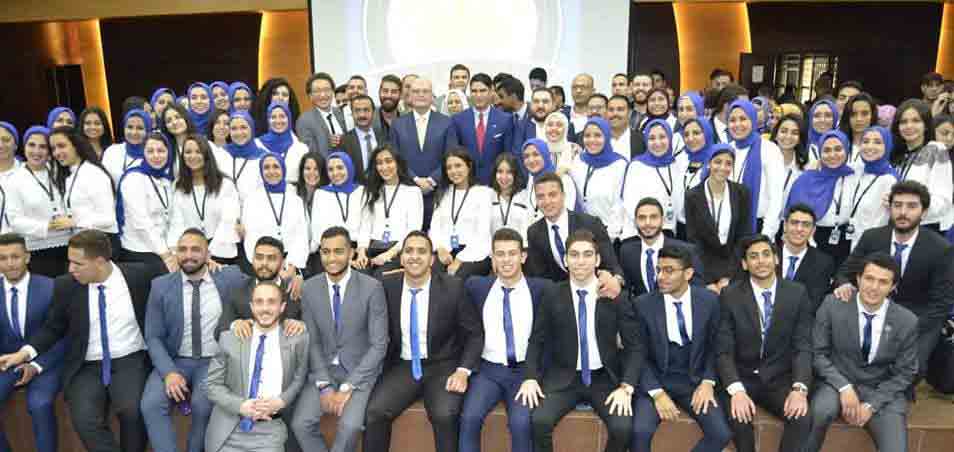 Businessperson Ahmed Abu Hashima meets students of the Faculty of Commerce at the Entrepreneurship Seminar