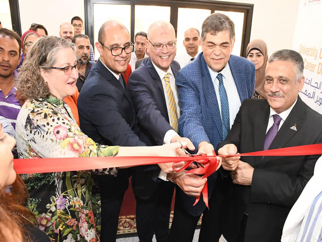 Dean of commerce : Opening of a Center for Professional Development in cooperation with the American University in Cairo and the US Agency for International Development (USAID)
