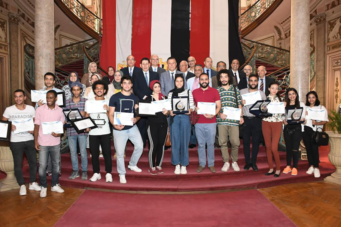 President of Ain Shams University honors handball team and students winners in Ibdaa Festival 7