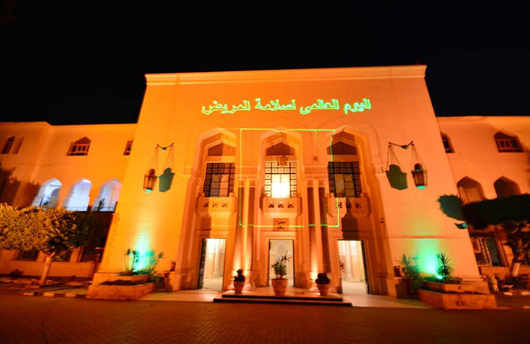 جامعة عين شمس تضيئ باللون البرتقالي احتفالاً باليوم العالمي الأول لسلامة المريض