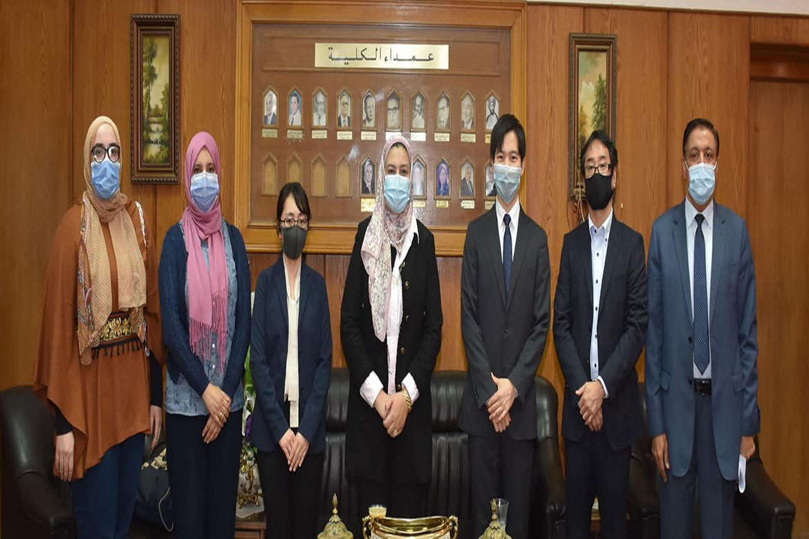 Dean of Faculty of Al-Alsun receives a delegation from the Japan Foundation in Cairo