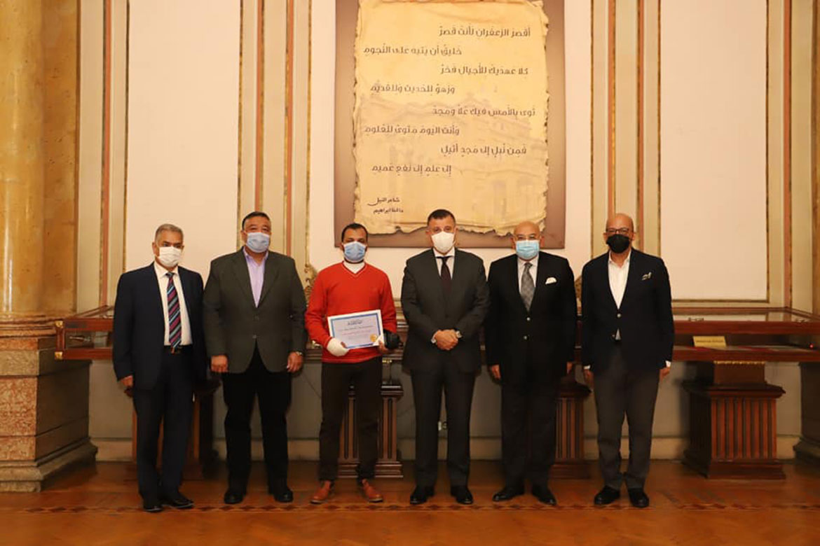 The President of Ain Shams University honors the employee of the Electricity Company