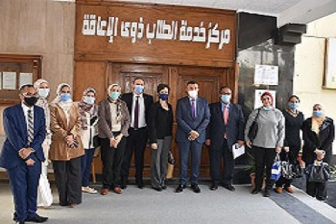 الاتحاد المصري لطلاب كليات الصيدلة ينظم حملة توعية بأهمية التبرع بالدم بآداب عين شمس