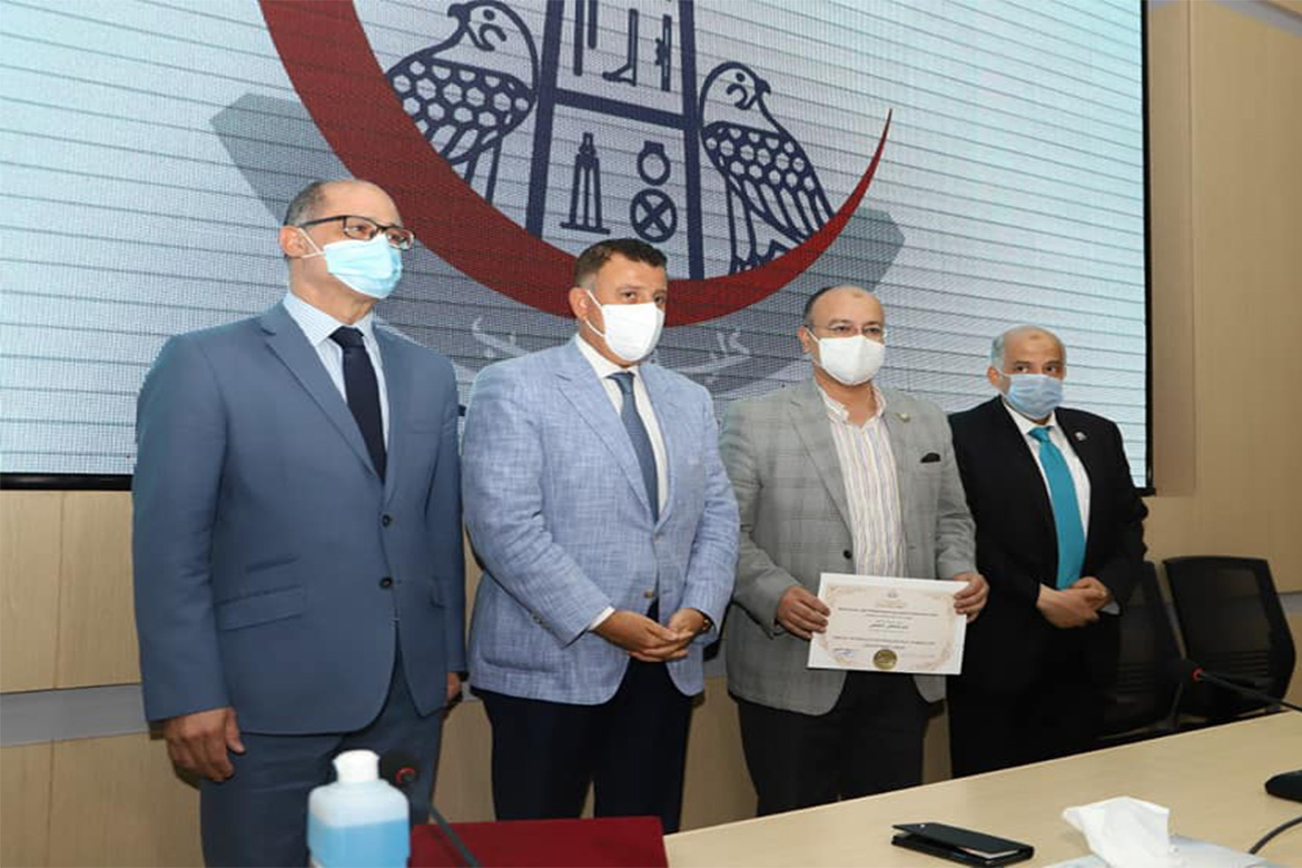 The President of Ain Shams University honors the doctors of isolation hospitals for their efforts in treating people with Corona virus