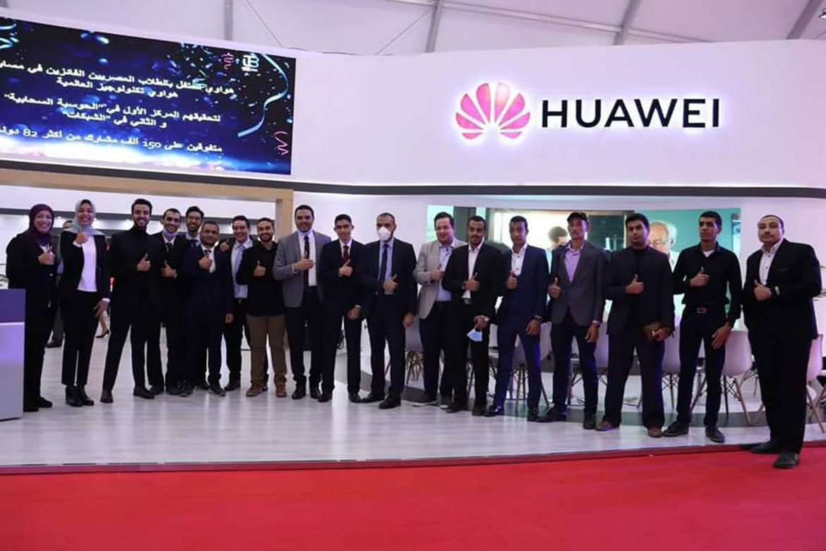 Faculty of Computer students win medals during the Huawei Global Competition celebration