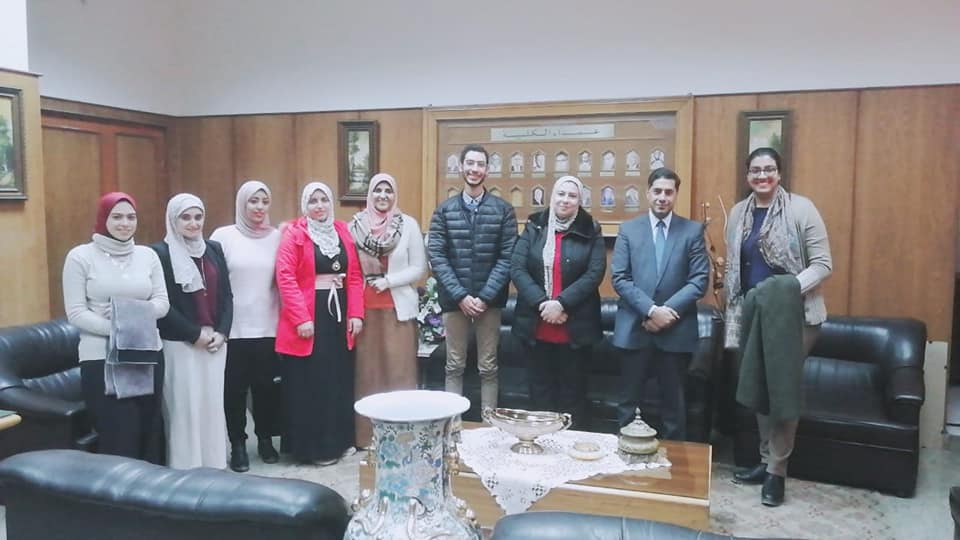 The Dean of the Faculty of Al-Alsun meets with the sons of the Faculty participating in the Cairo International Book Fair 2020