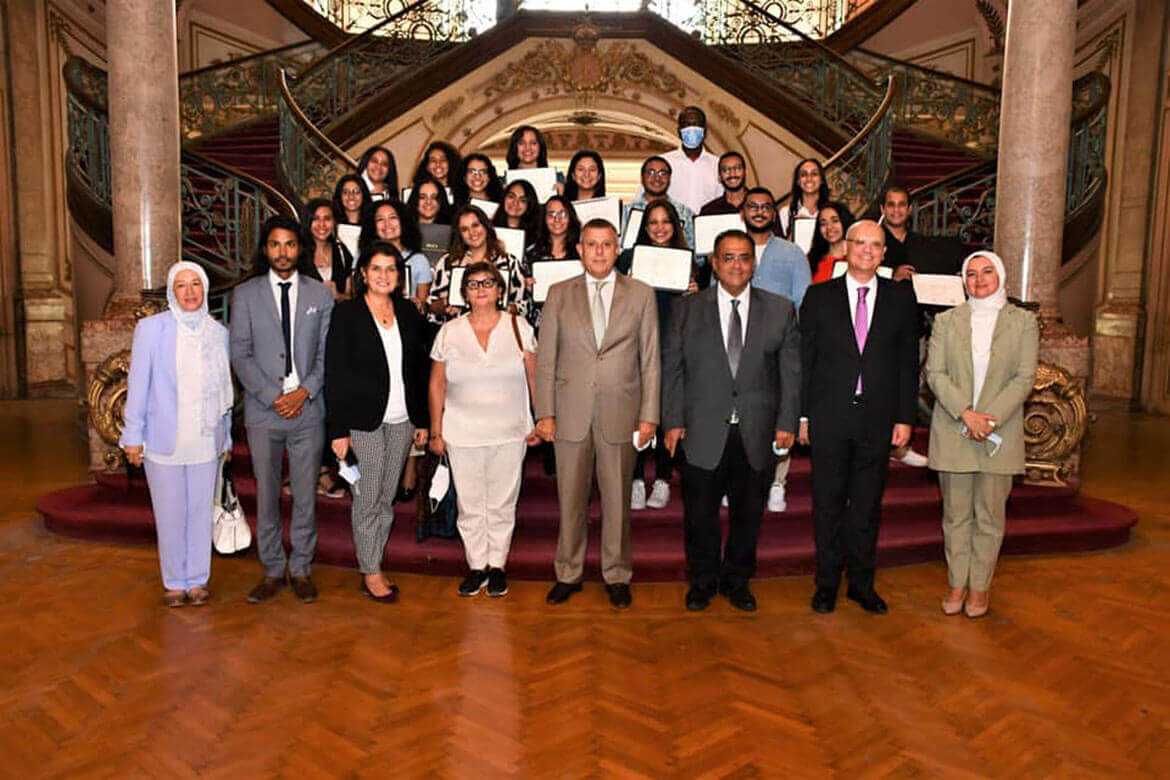 The President of Ain Shams University receives representatives of the partnership program between the University of Poitiers in France and the Faculty of Business