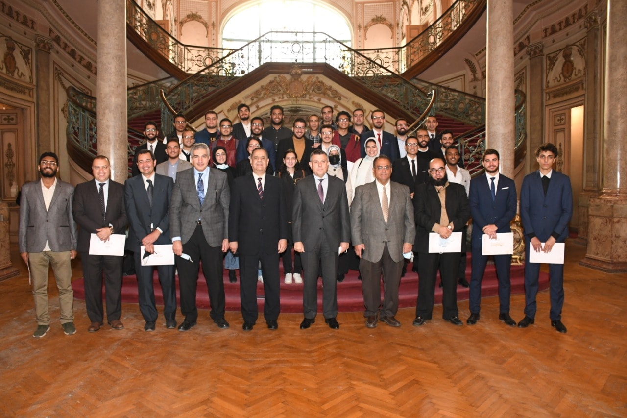 The University President and Vice President honor the distinguished students of the Faculty of Engineering
