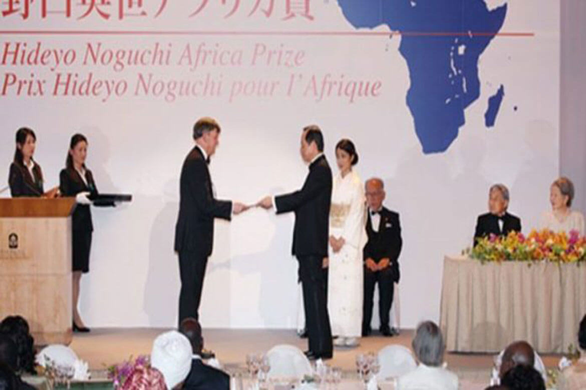 Announcing the award of the Japanese doctor / Hideo Noguchi for Africa in the fields of (medical research - medical services)