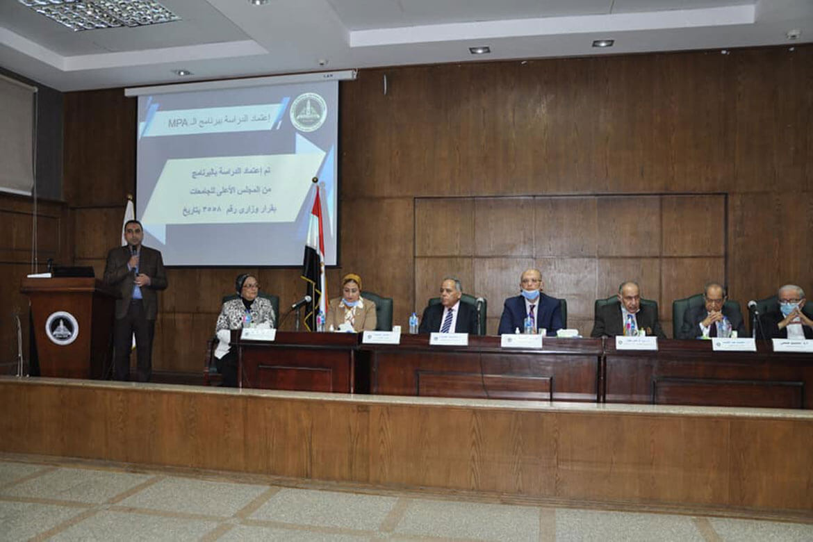 An introductory symposium on the professional certificate programs for the graduate studies sector at the Faculty of Business