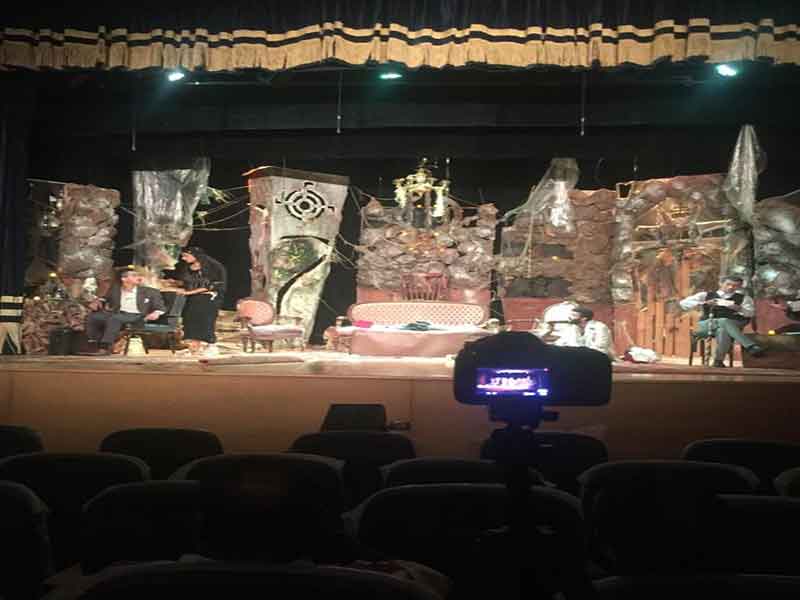 Theatrical team of the Faculty of Arts presents “Rasd Al-Khan” play on the stage of the Faculty of Girls