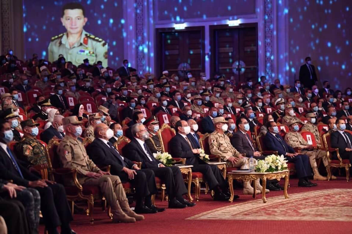 رئيس جامعة عين شمس: فخور بتكريم الرئيس السيسي للجيش الأبيض من الأطقم الطبية