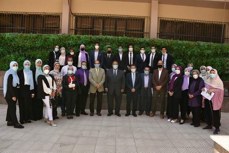 Prof. Dr. Abdul Fattah Saoud awards financial prizes to 21 male and female students for their research excellence