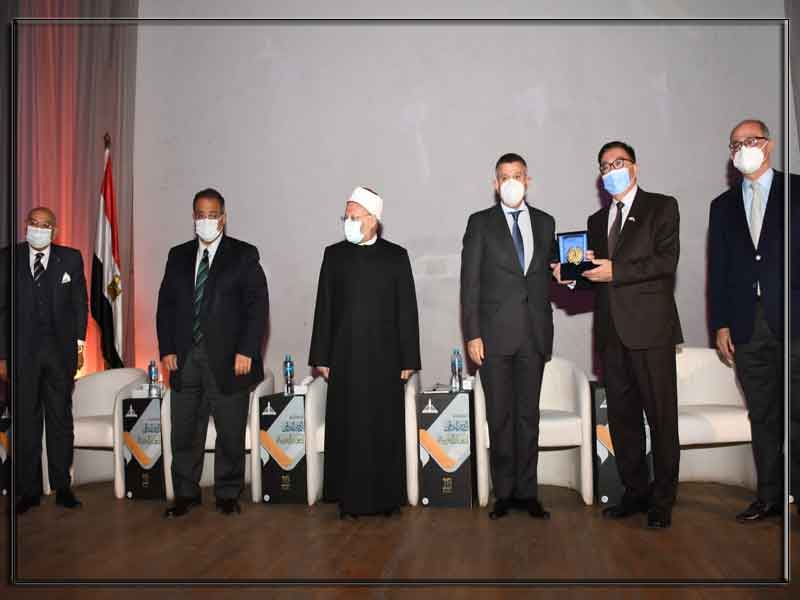 رئيس جامعة عين شمس يفتتح الحفل الختامي لاحتفالية اليوم العالمي للغة العربية
