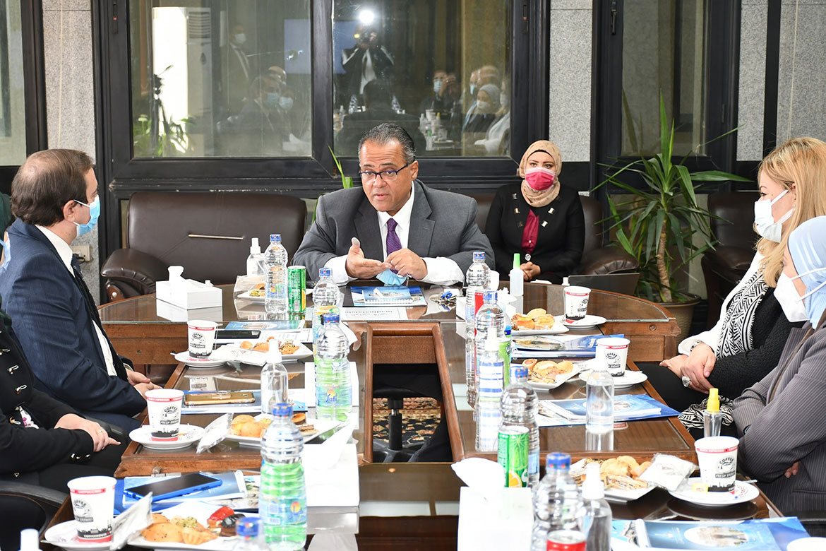 Vice President of Ain Shams University receives the Blended Learning Committee at the Supreme Council of Universities