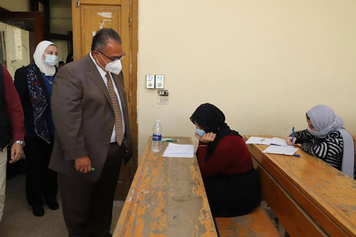 Vice President of Ain Shams University praises the procedures of Faculty of Al-Alsun during the exams