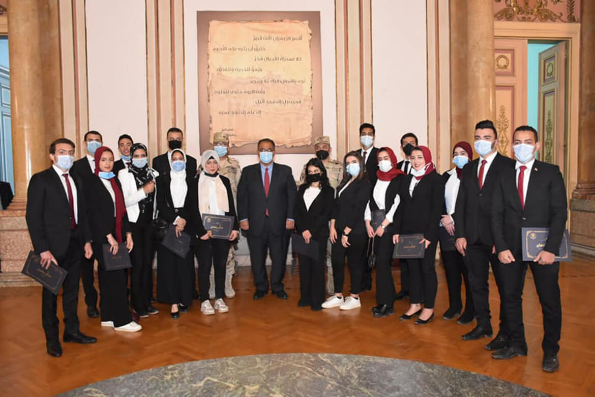 The President and Vice President of the University honor the students who participate in the activities of military education and the Popular Defense Forces