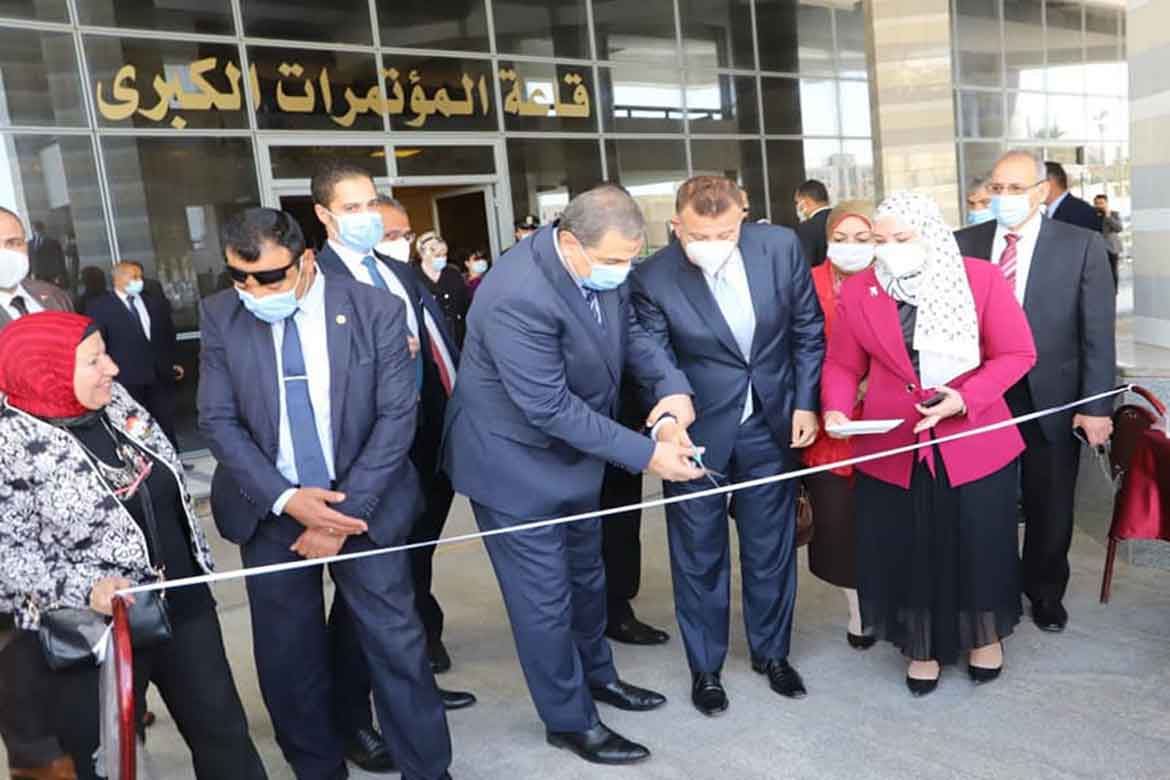 The Minister of Manpower inaugurates the charity exhibition held on the sidelines of the celebration "The Egyptian Woman in her Golden Age"