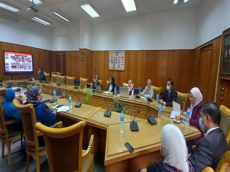 The Dean of the Faculty of Al-Alsun at Ain Shams receives the Quality Assurance Committee to evaluate its programs