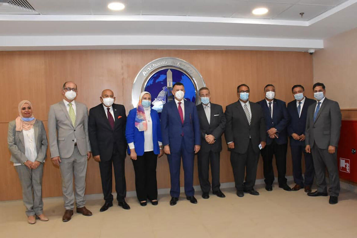 رئيس جامعة عين شمس يفتتح ثلاث قاعات للاختبارات الإلكترونية بألسن عين شمس