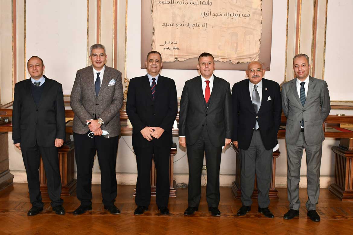 رئيس جامعة عين شمس يلتقي بعميد كلية الهندسة والوكلاء الجدد