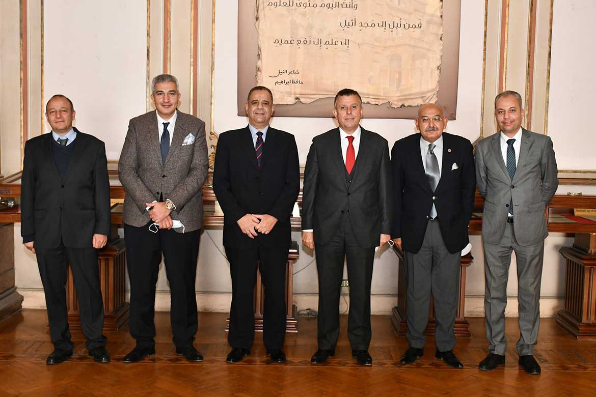 The President of Ain Shams University meets the Dean of the Faculty of Engineering and the new vice deans