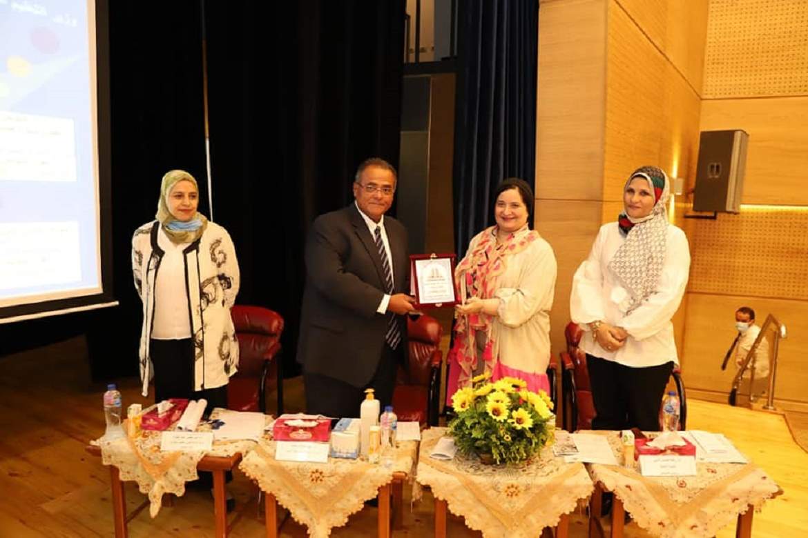 The Vice President of the University inaugurates the first international conference for female students