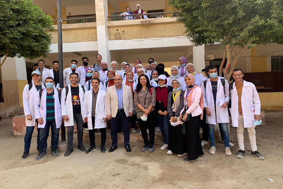 The Faculty of Pharmacy concludes the activities of the comprehensive medical convoy in Al-Matareya district at Cairo Governorate