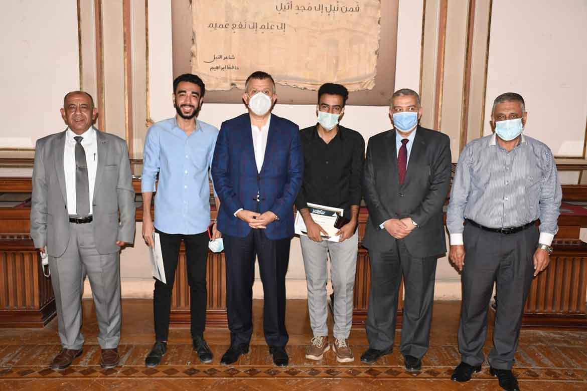 The President of Ain Shams University honors students of Faculty of Agriculture for their participation in research published internationally