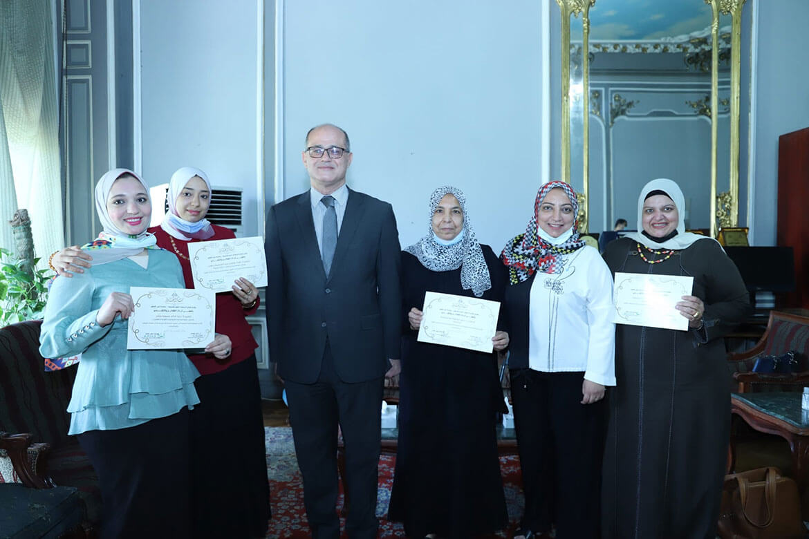 The Vice President of Ain Shams University honors the distinguished administrators of the Faculty of Women