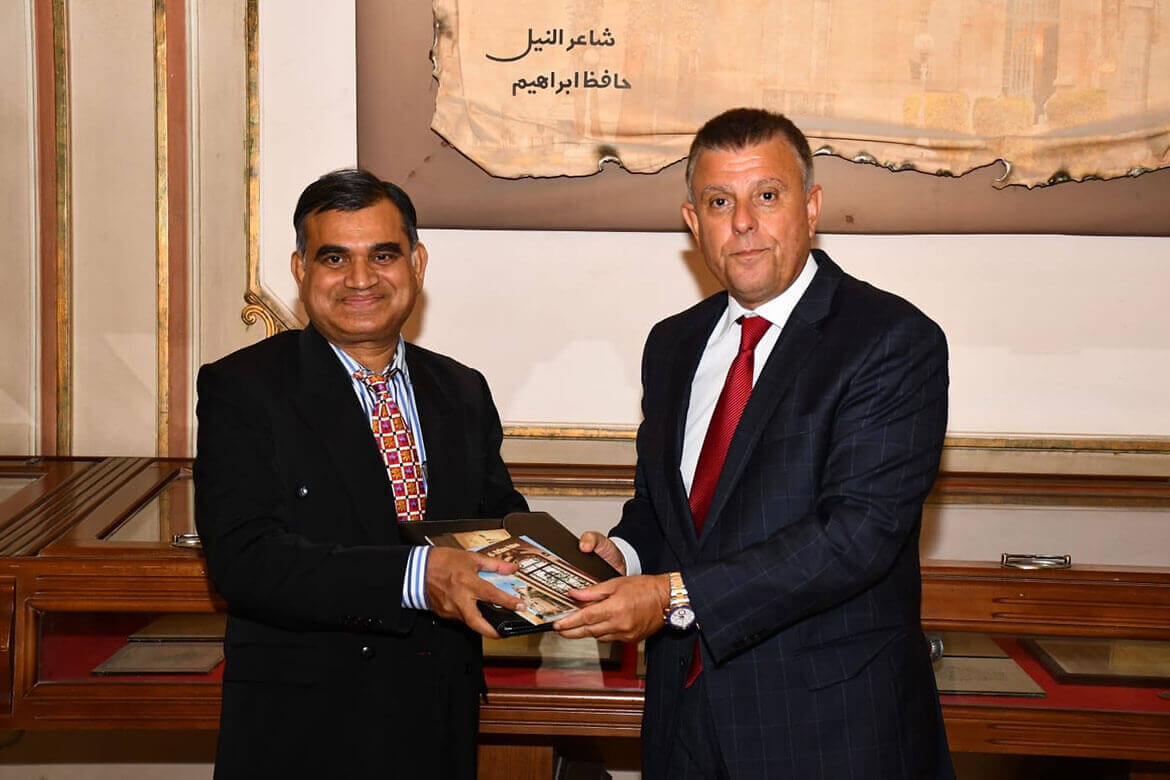 The President of Ain Shams University receives the Ambassador of Bangladesh in Egypt to discuss ways of joint cooperation