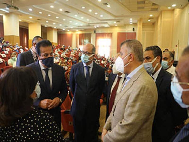 The Minister of Higher Education and the President of Ain Shams University are inspecting vaccination centers to prevent corona virus at Ain Shams University