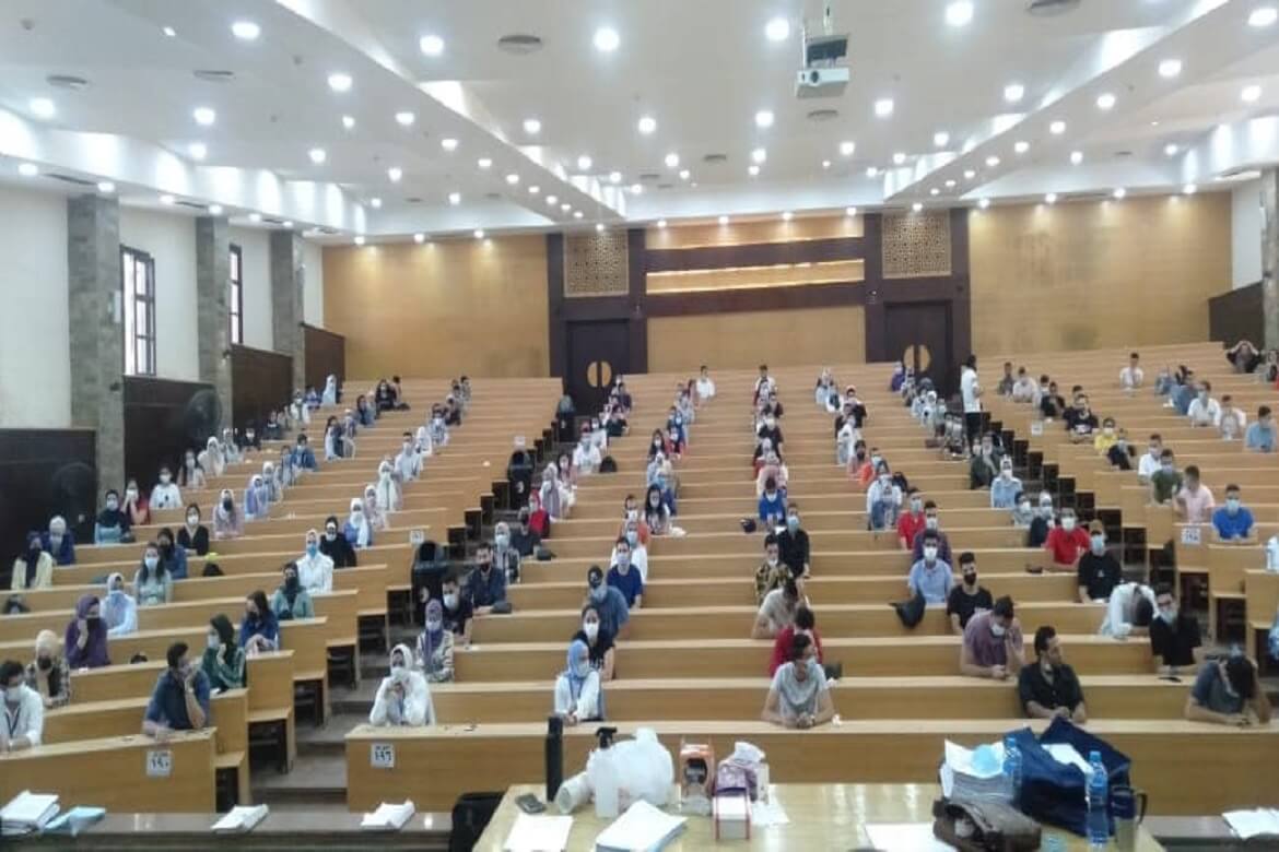 338 male and female students perform the English language placement test at the Faculty of Business