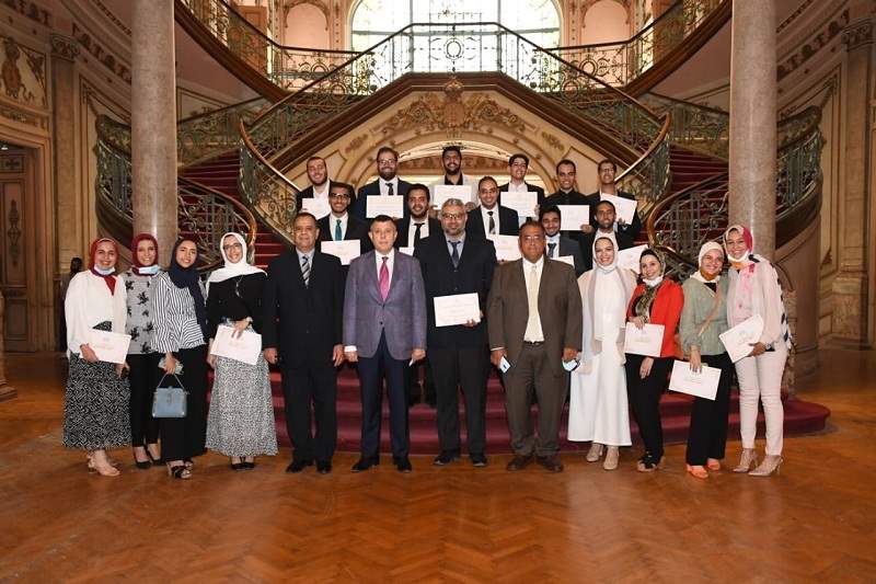 مجلس جامعة عين شمس يكرم طلاب الجامعة الفائزين في مسابقات دولية