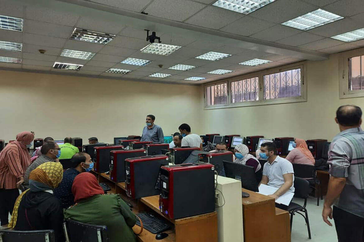 The electronic coordination labs at Ain Shams University receive the students of the high school in the first stage