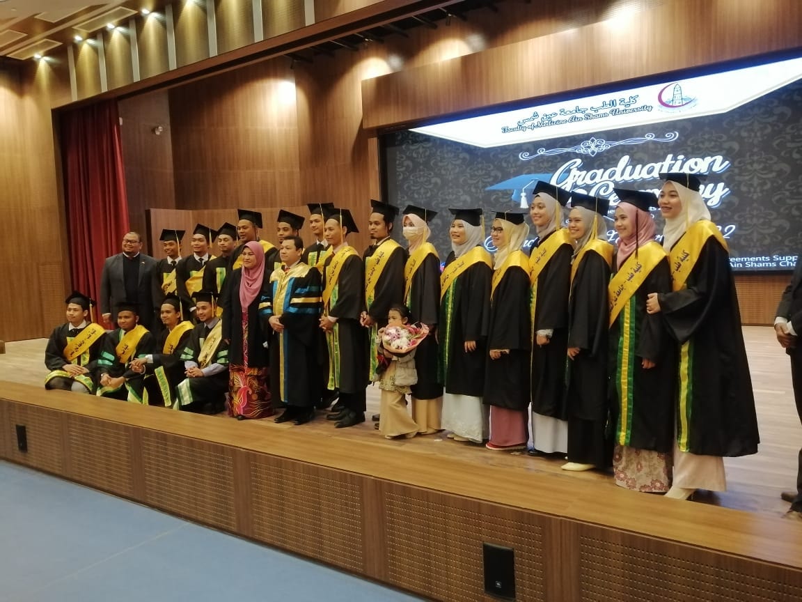 The Ambassador of Malaysia in Cairo and the Dean of the Faculty of Medicine witness the graduation of the 8th batch of Malaysian students at the Faculty of Medicine at Ain Shams University