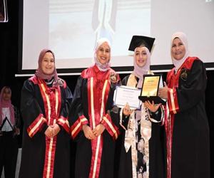 The Dean of the Faculty of Girls attends the graduation ceremony of the class of 2022 in the faculty