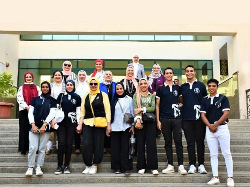 The visit of the Community Service Affairs Sector and members of the National Council for Women, Cairo Branch, and a family for Egypt to the Demerdash Children's Hospital