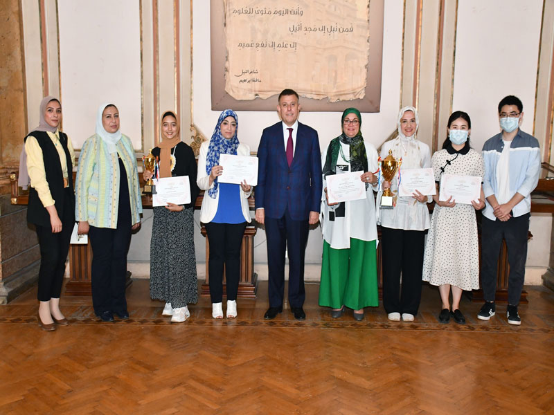 تكريم جامعة عين شمس للفائزين في مسابقة جسر اللغة الصينية الدولية