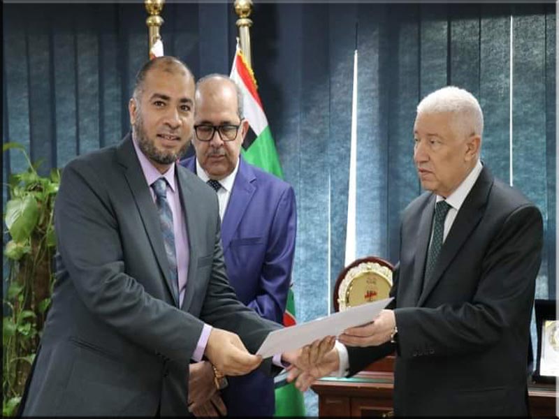 Dr. Hani Mahmoud, a faculty member at the Faculty of Law, receives Fangari Endowment Appreciation Award 2022