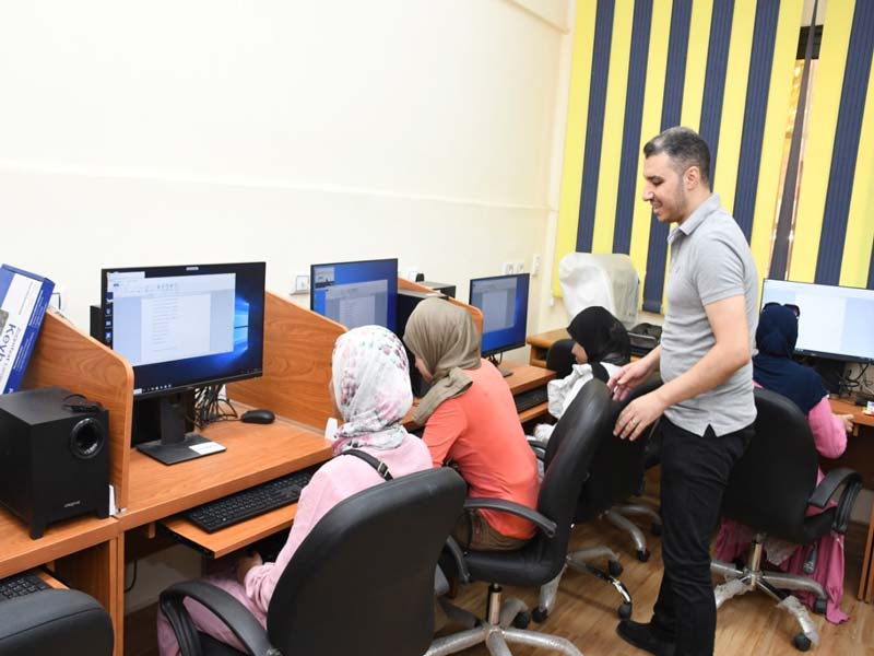 دورات تدريبية للطلاب المكفوفين المرشحين للالتحاق بجامعة عين شمس بمركز ذوي الإعاقة