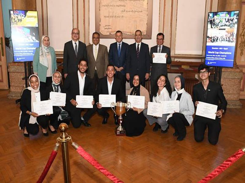 The President of Ain Shams University honors the Enactus team, the winner of the 2022 World Cup, which was held in Puerto Rico