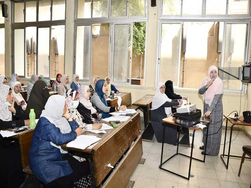 ورش عمل لأعضاء هيئة التدريس بكلية البنات جامعة عين شمس بعنوان الممارسات التقويمية من بداية العملية التعليمية وحتى نهايتها