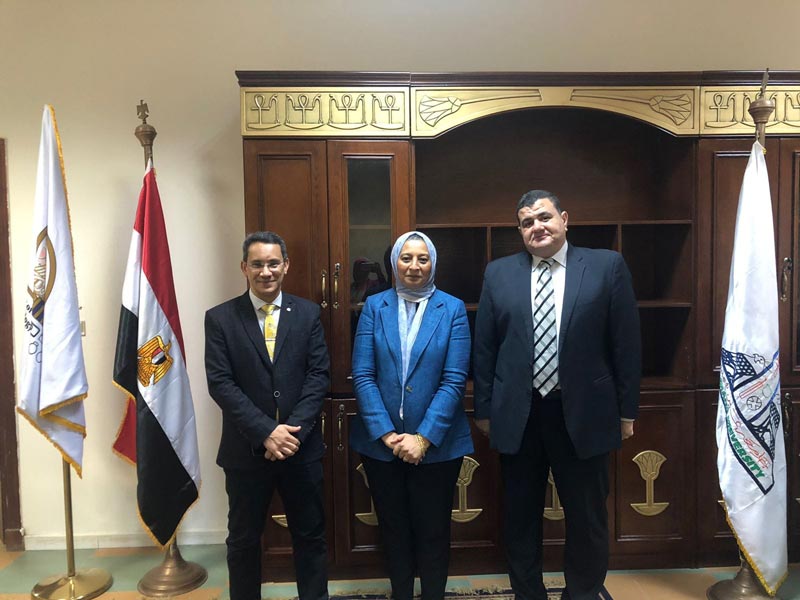 Prof. Dr. Ghada Farouk, Vice President of the University for Community Service and Environmental Development, on an inspection tour at the Faculty of Archeology