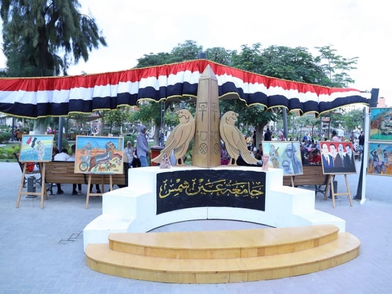 طلاب جامعة عين شمس يواصلون الاحتفال بذكرى انتصارات أكتوبر المجيدة برسم جدارية بطول 20 متر
