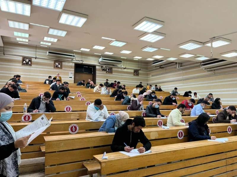 انتهاء اختبارات تحديد المستوى لطلاب طب الأسنان والهندسة العائدين من أوكرانيا بجامعة عين شمس